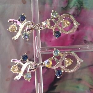 Vintage clip on cora rhinestone earrings